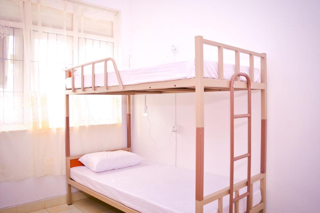 Yoyo Airport Hostel Негомбо Екстер'єр фото